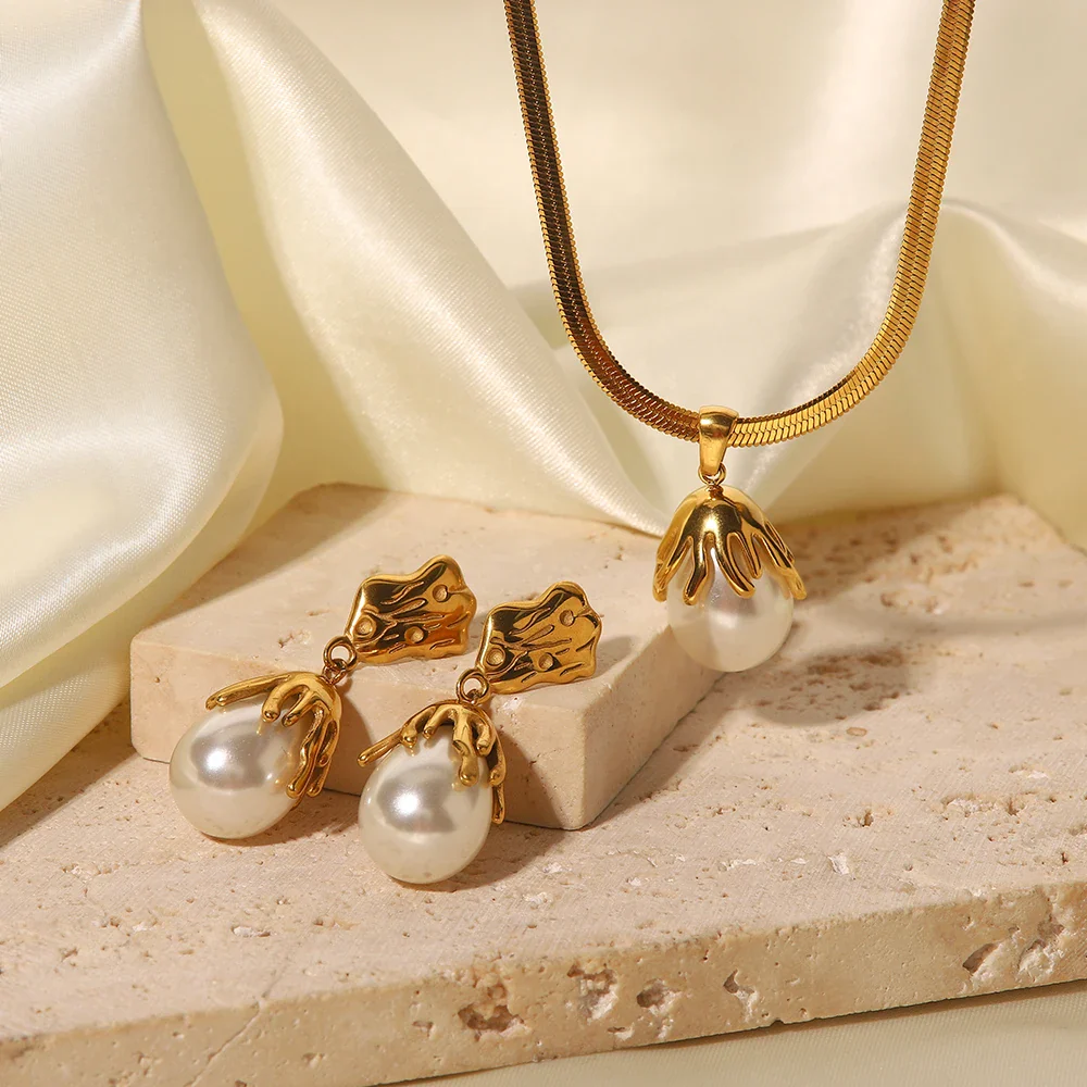 18k Blooming Pearl Necklace and Earrings - Image 4