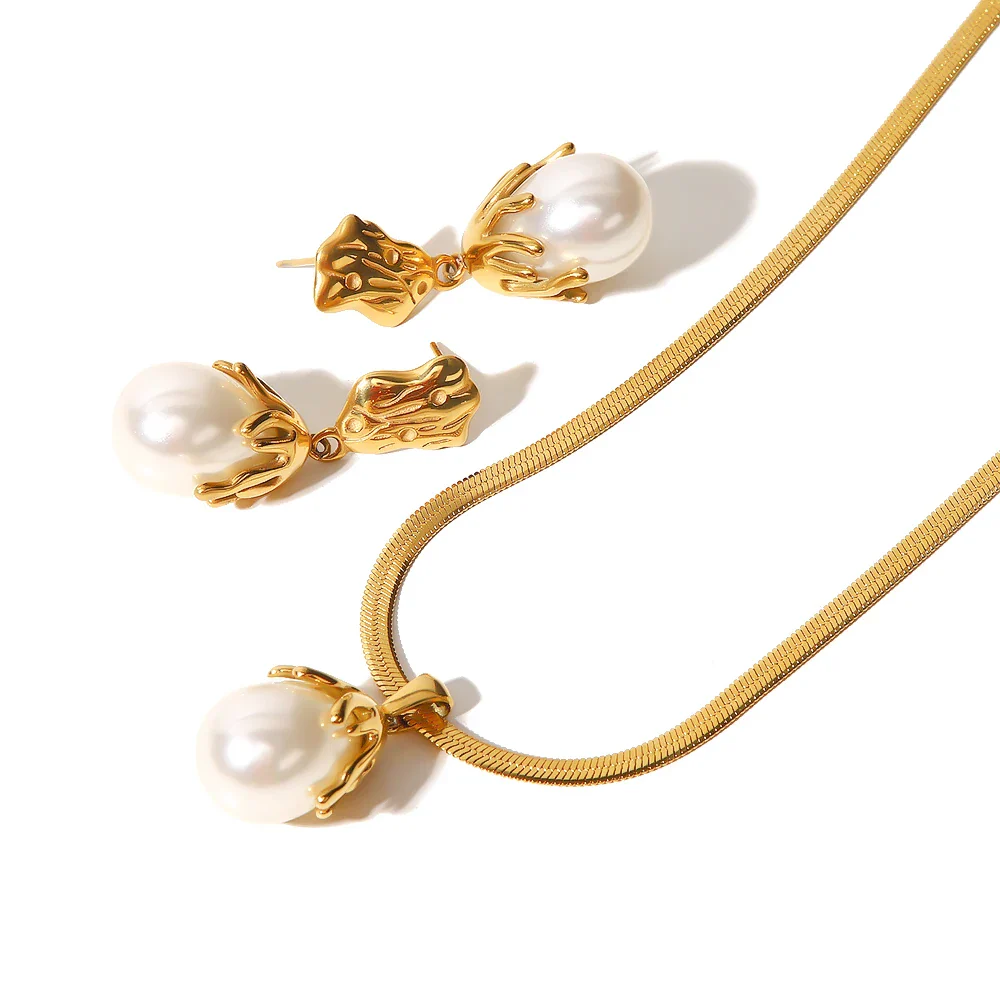 18k Blooming Pearl Necklace and Earrings - Image 9