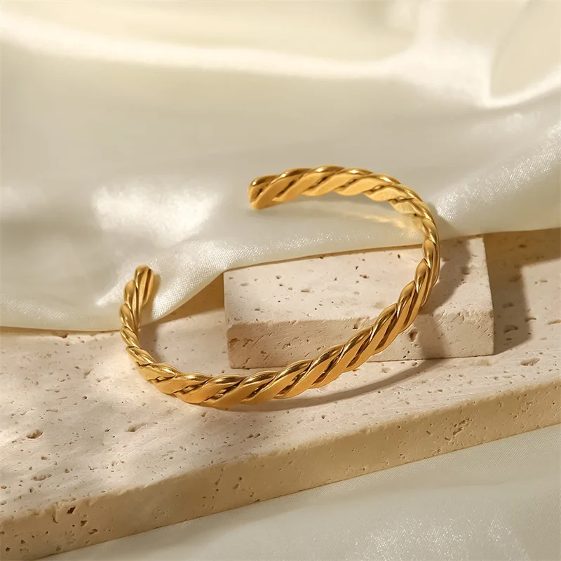 18k Chunky Gold Woven Bangle Bracelet - Image 4