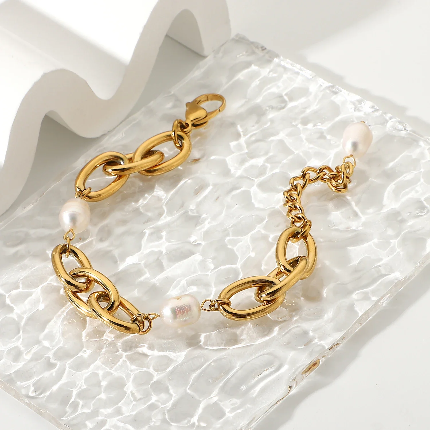 18k Chunky Paperclip Pearl Accented Bracelet - Image 2