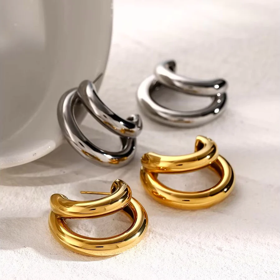 18k Crescent Outline C Shaped Earrings - Image 2