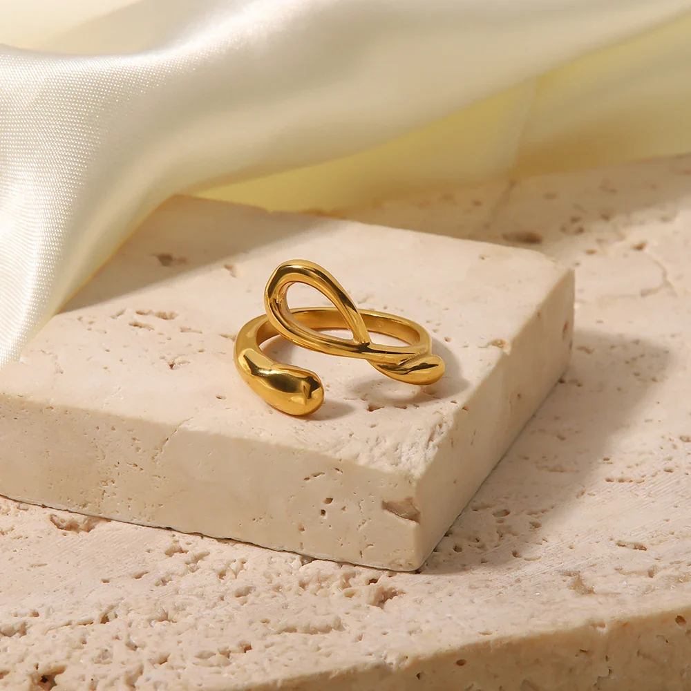 18k Curved Elegance Ring - Image 4