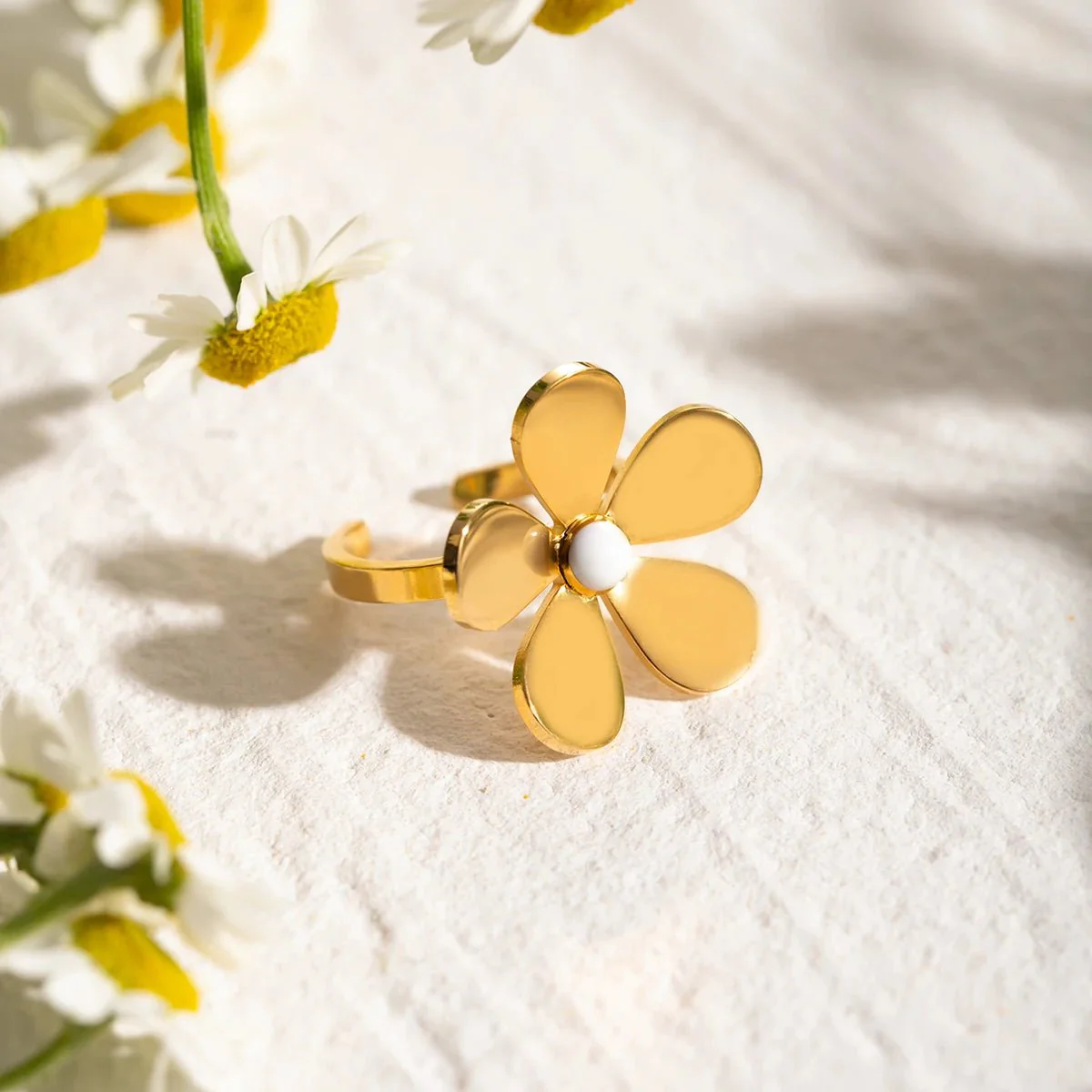 18k Dainty Daisy Floral Ring - Image 4