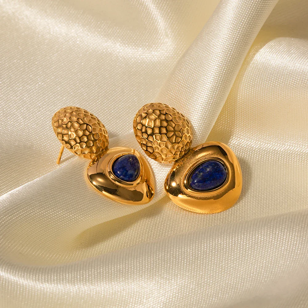 18k Hammered Geometric Triangle Lapis Earrings - Image 4
