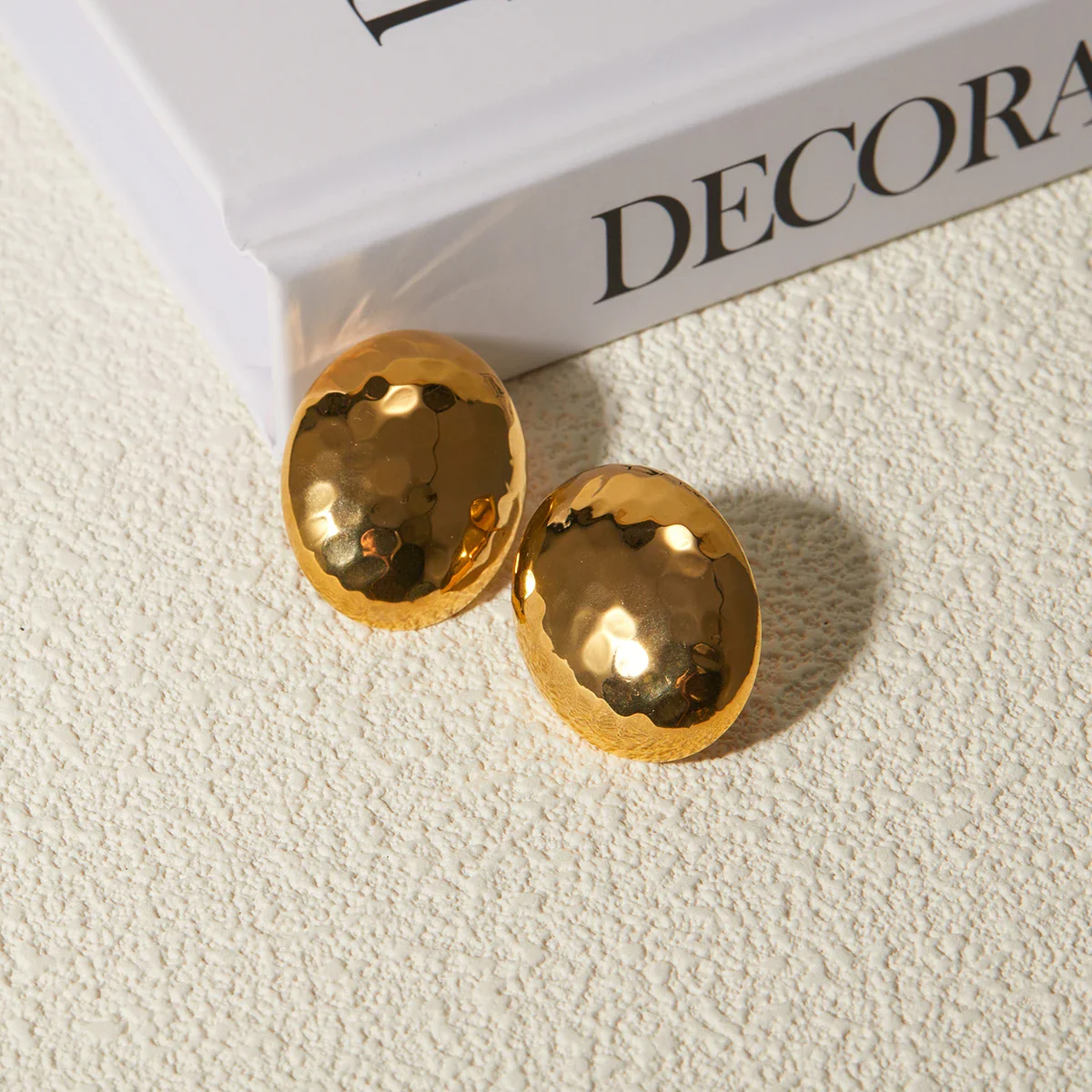 18k Hammered Oval Earring - Image 5