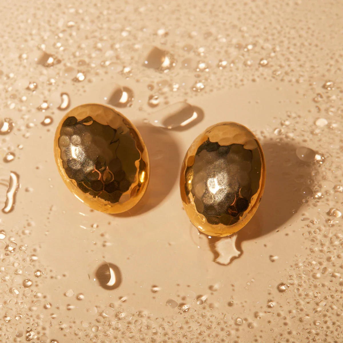 18k Hammered Oval Earring - Image 7