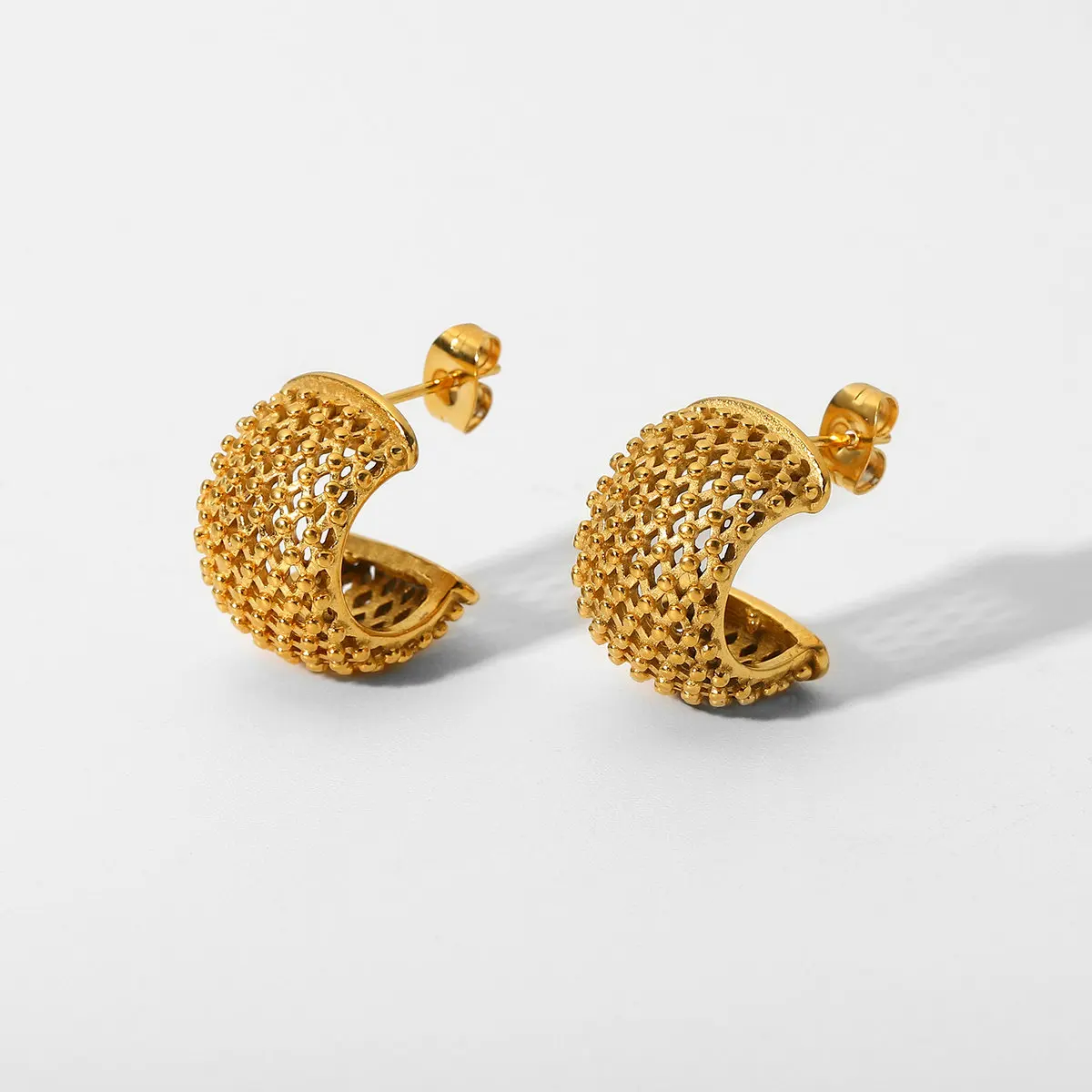 18k Mesh C Hoop Earrings - Image 9