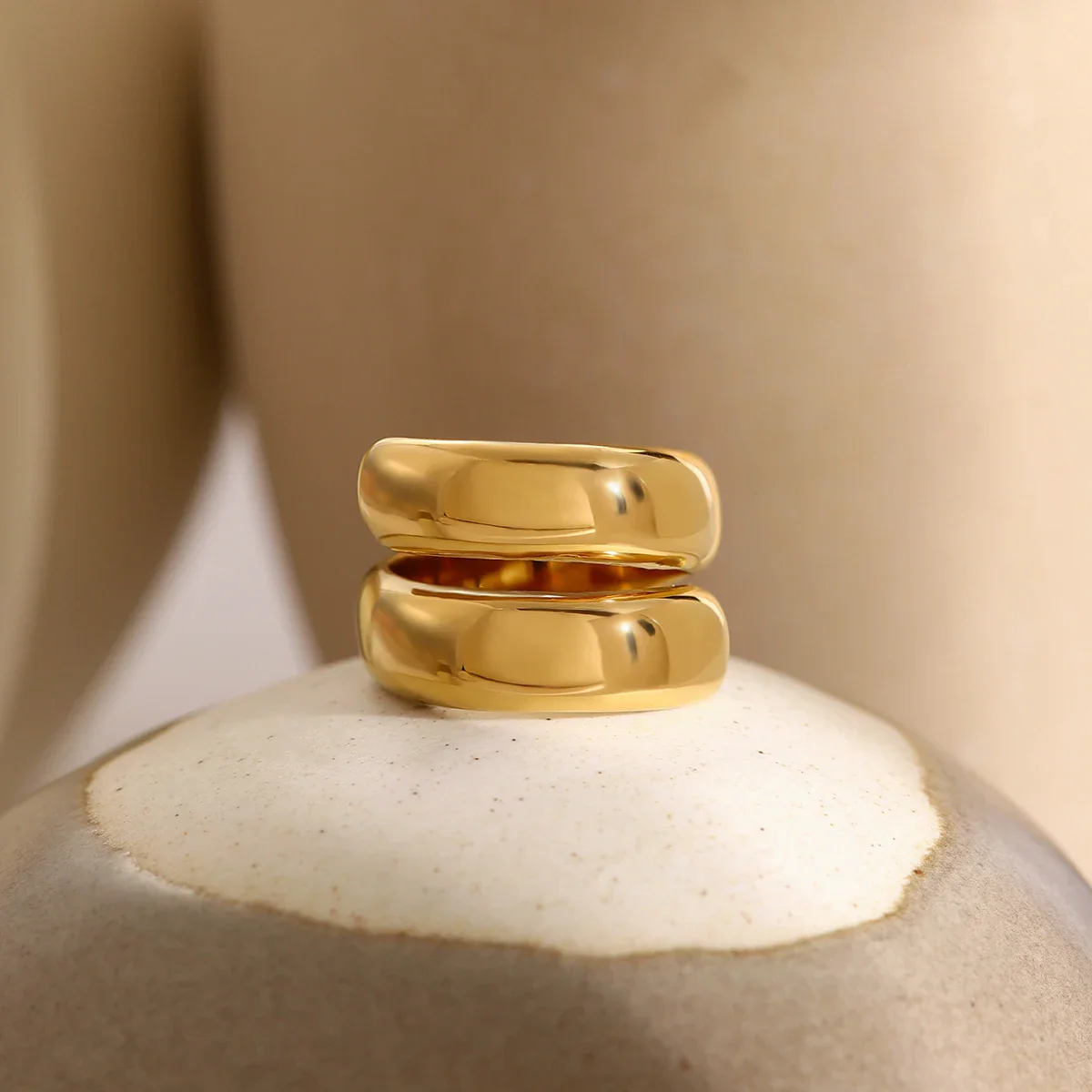 18k Modern Wrap Around Flat Ring - Image 7