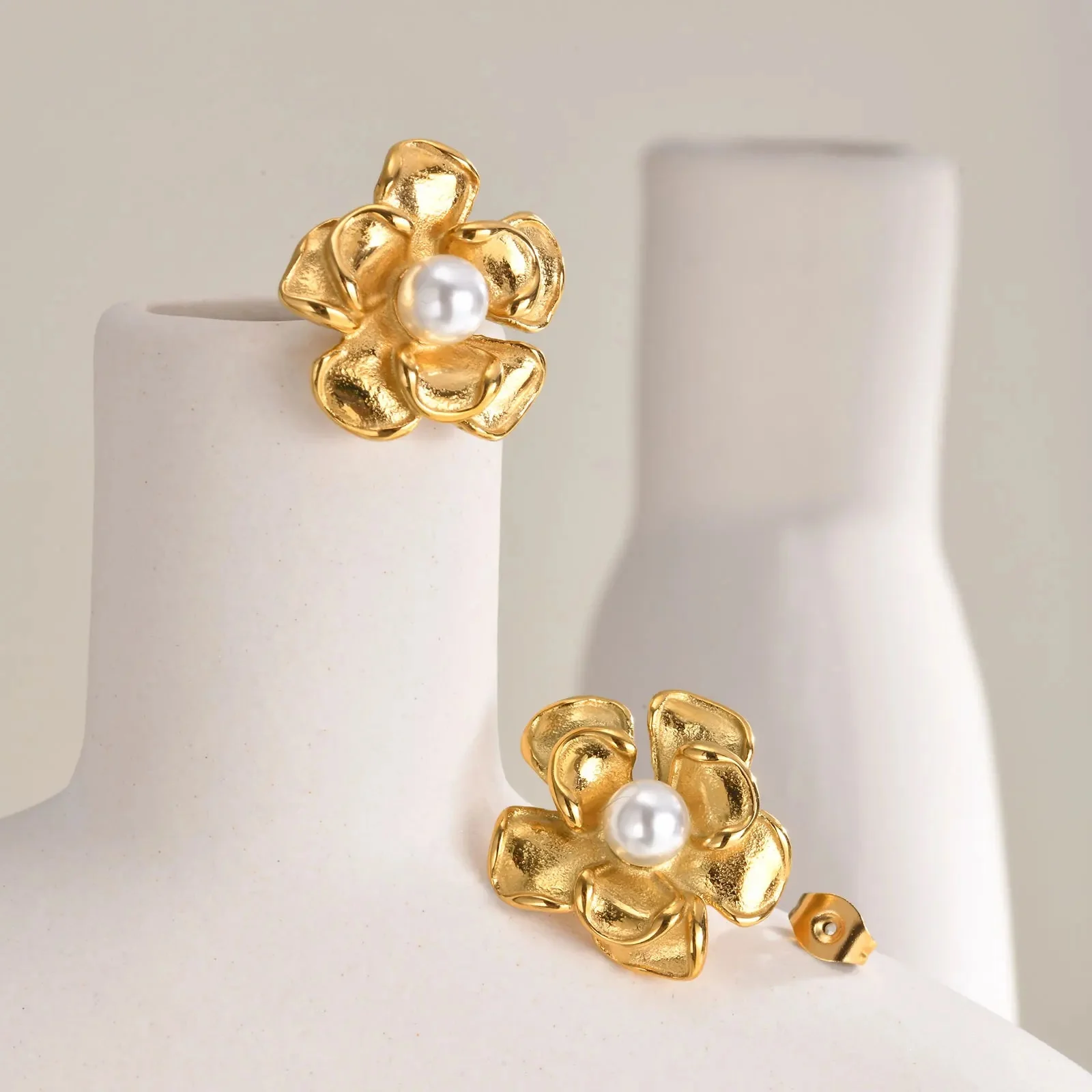 18k Pearl Flower Earrings - Image 6