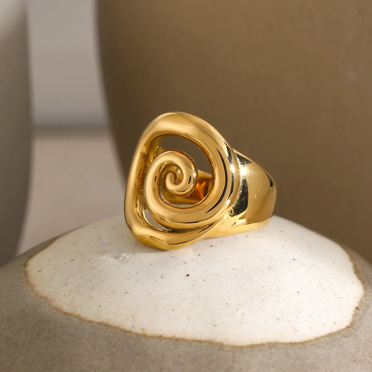 18k Spiral Statement Ring - Image 6