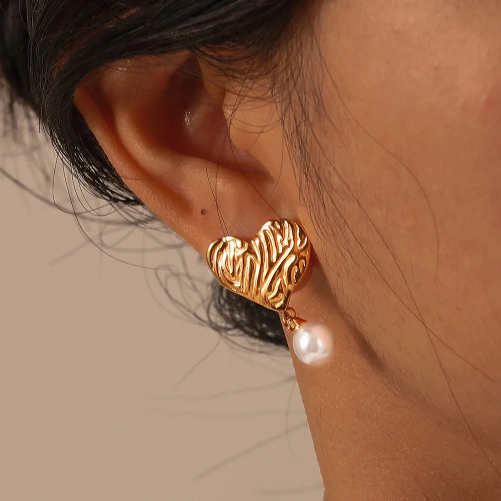 18k Textured Heart Pearl Earrings - Image 2