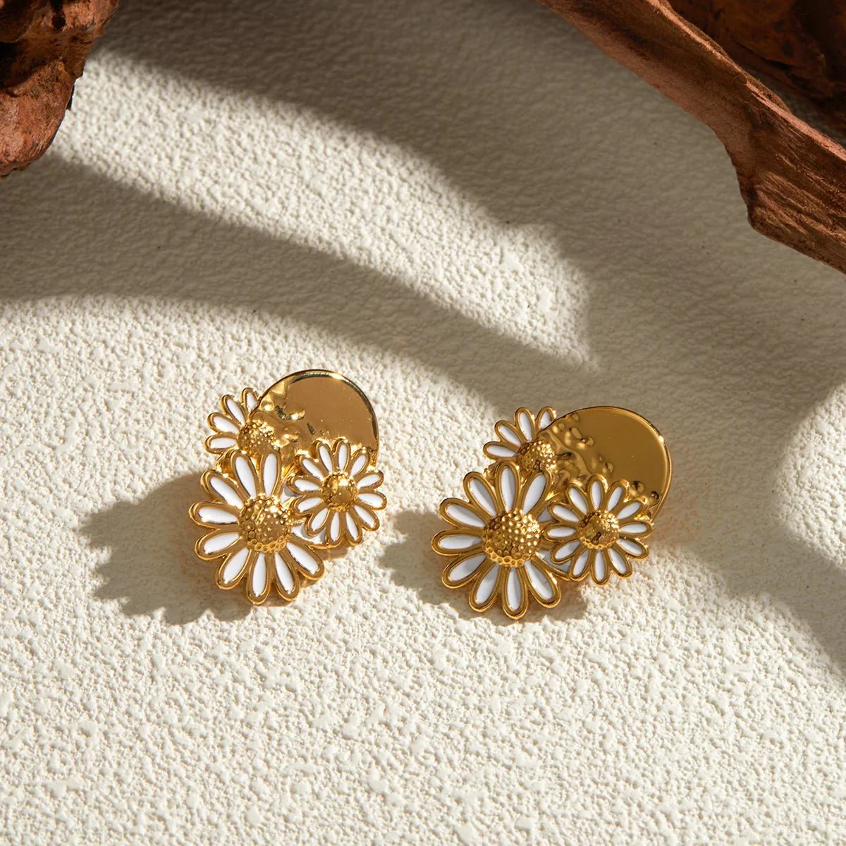 18k Trio Daisy Floral Earrings - Image 5