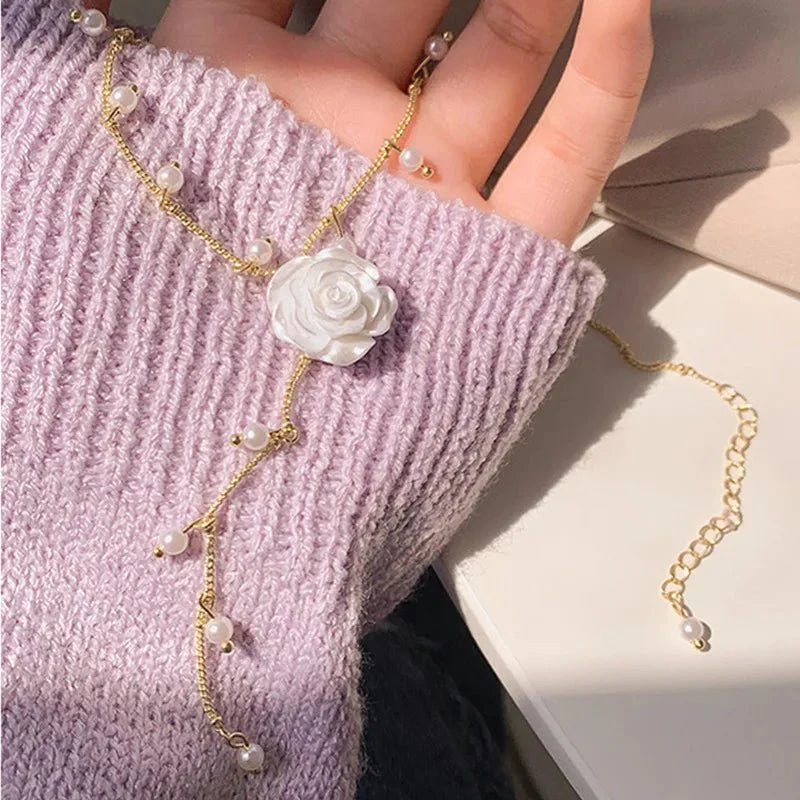 Blanc La Floral Necklace - Image 4