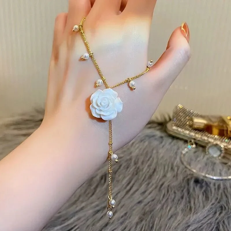 Blanc La Floral Necklace - Image 5