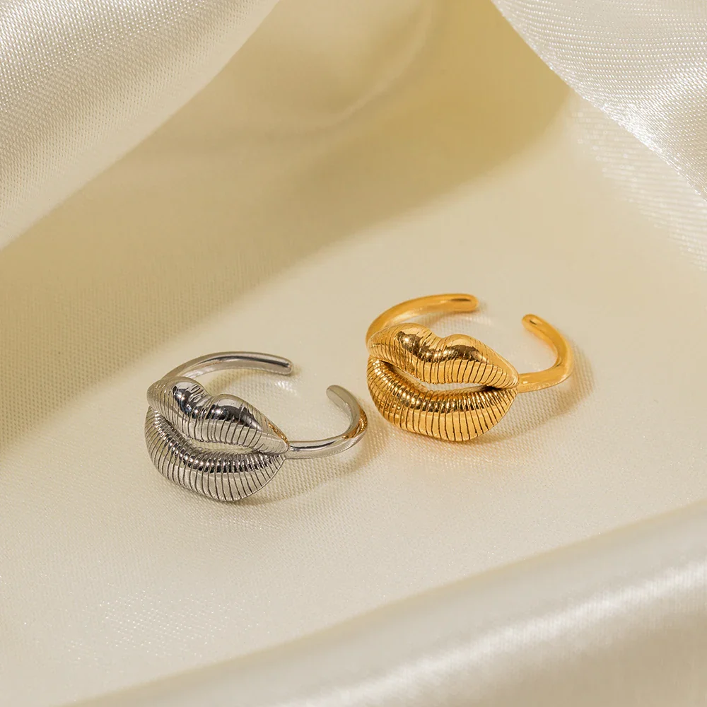 Bold Kiss Romantic Ring - Image 10