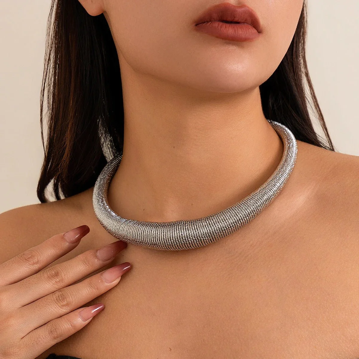 Classy Chunky Textured Choker Necklace - Image 2