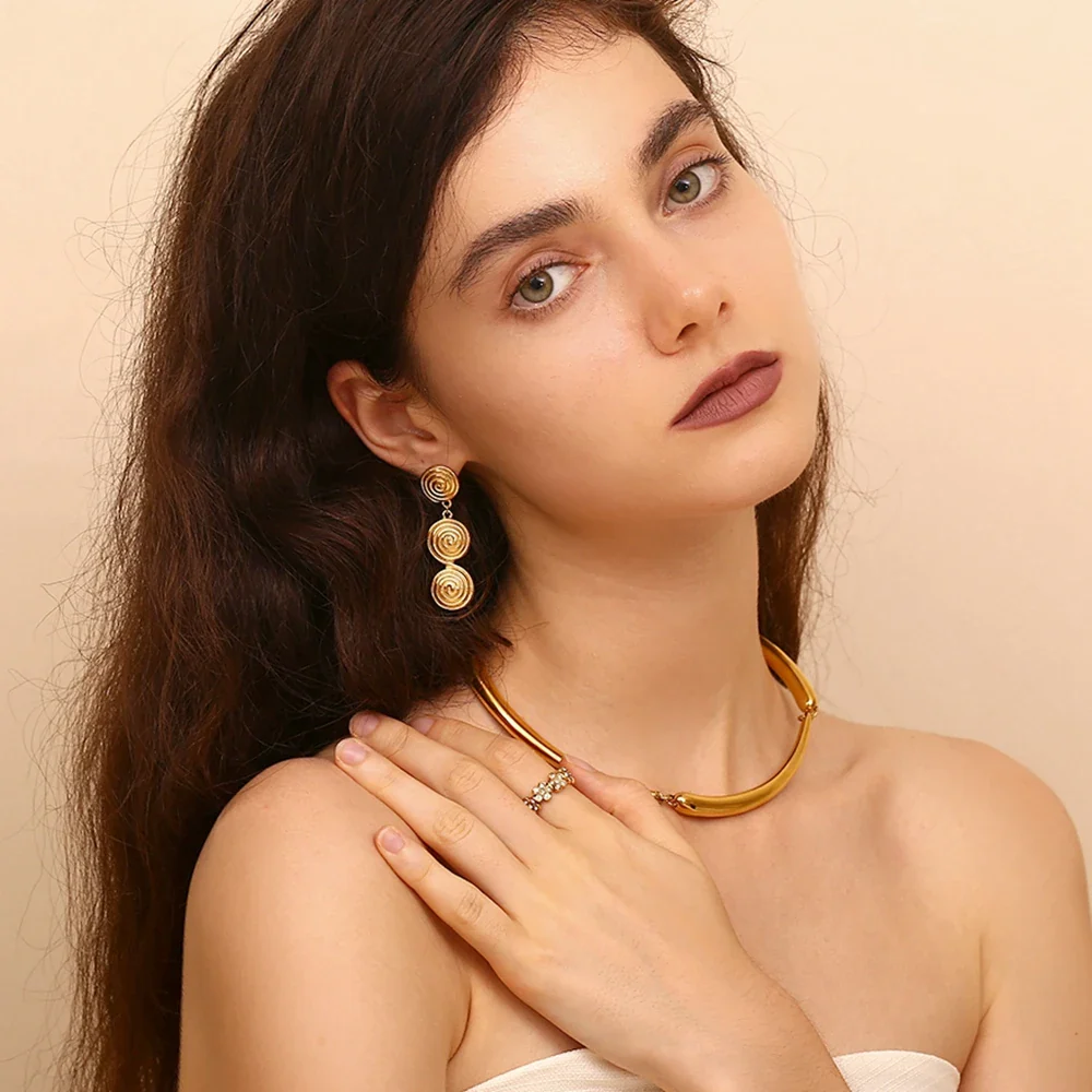 Classy Patterned Triple Dangle Earrings - Image 7