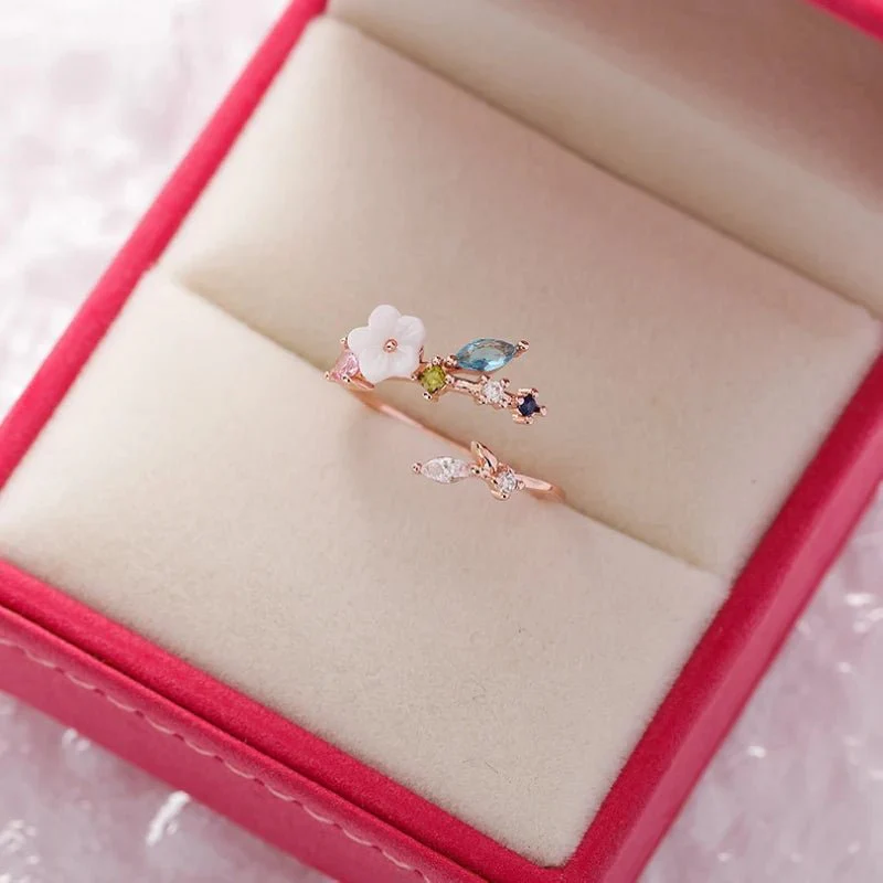 Dainty Floral Diamond Leaf Ring - Image 3