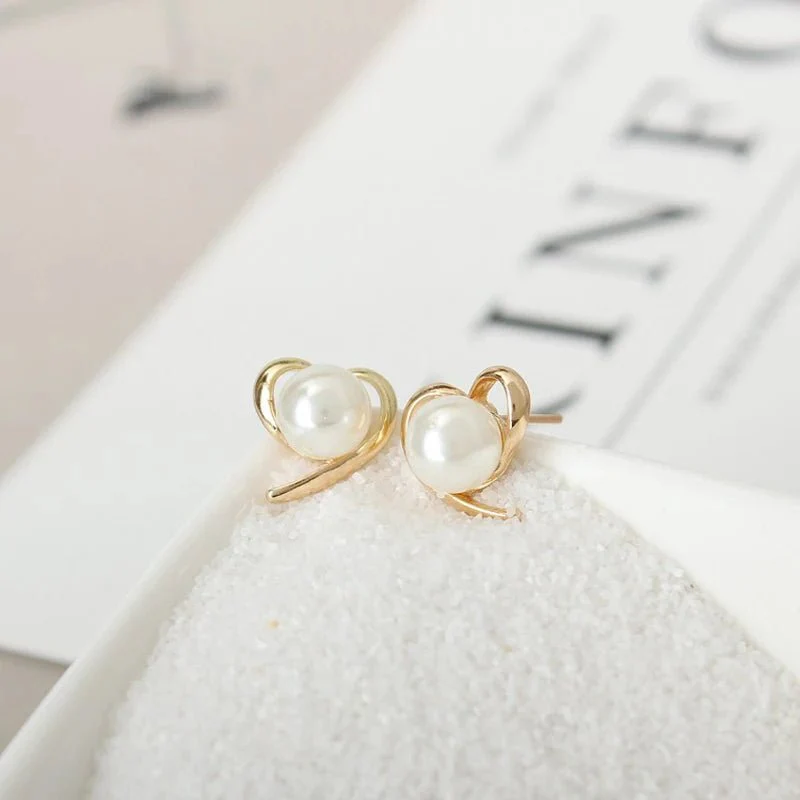 Dainty Gold Accented Heart Pearl Stud Earrings - Image 3