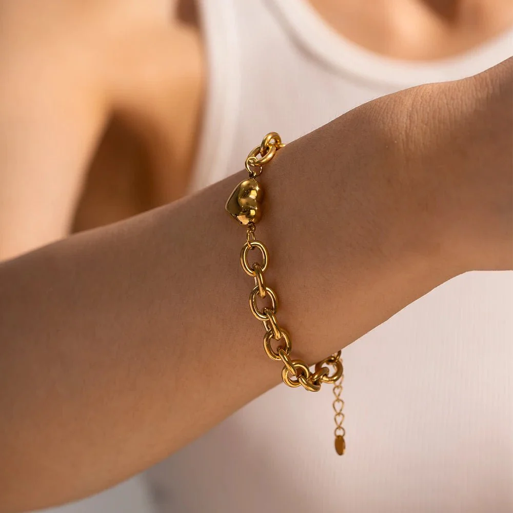 Dainty Gold Chain Link Heart Bracelet - Image 2
