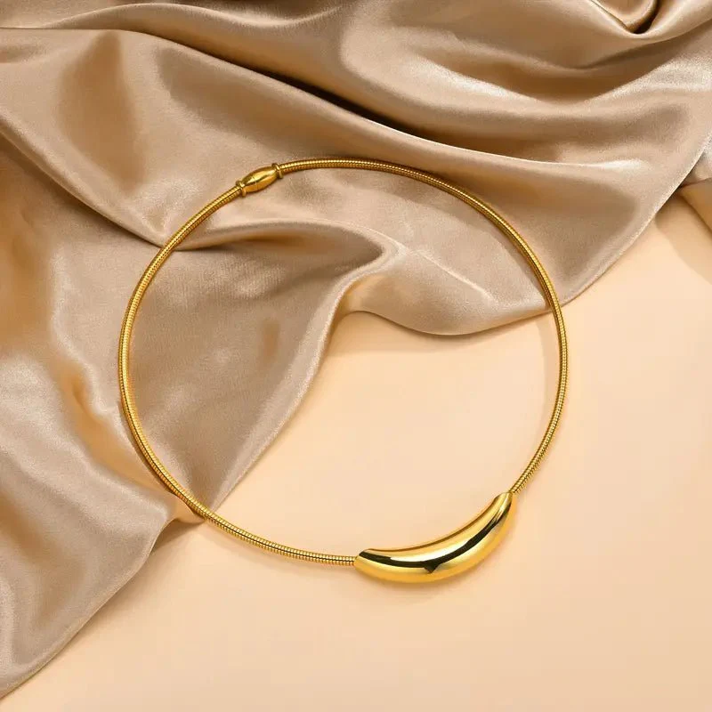 Dainty Modern Curve Choker Necklace - Image 7