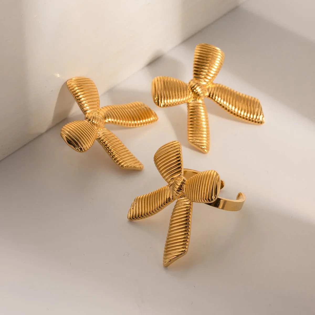 Dainty Striped Bow Elegant Ring and Earrings - Image 3