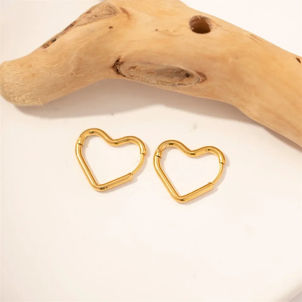 Elegant Heart Hoop Earrings - Image 4