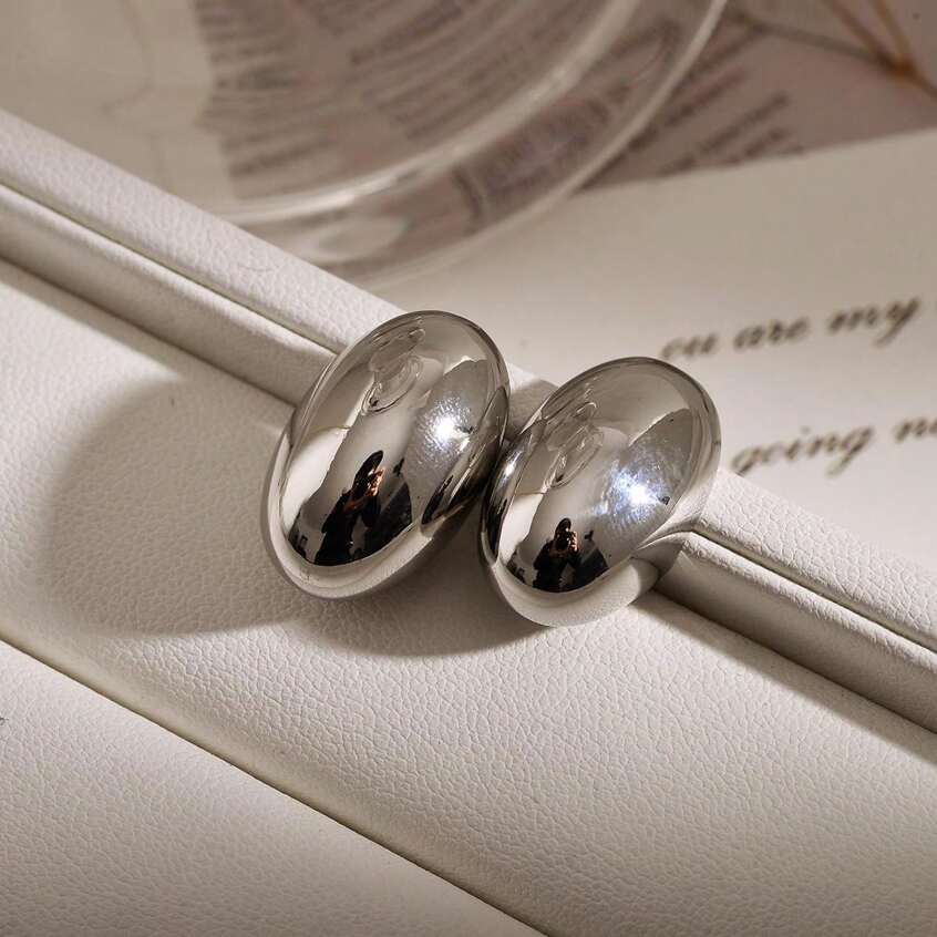 Elegant Oval Stud Earrings - Image 5