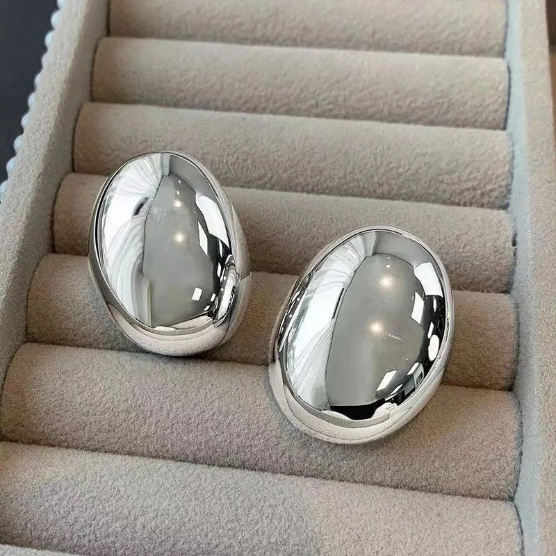 Elegant Oval Stud Earrings - Image 9