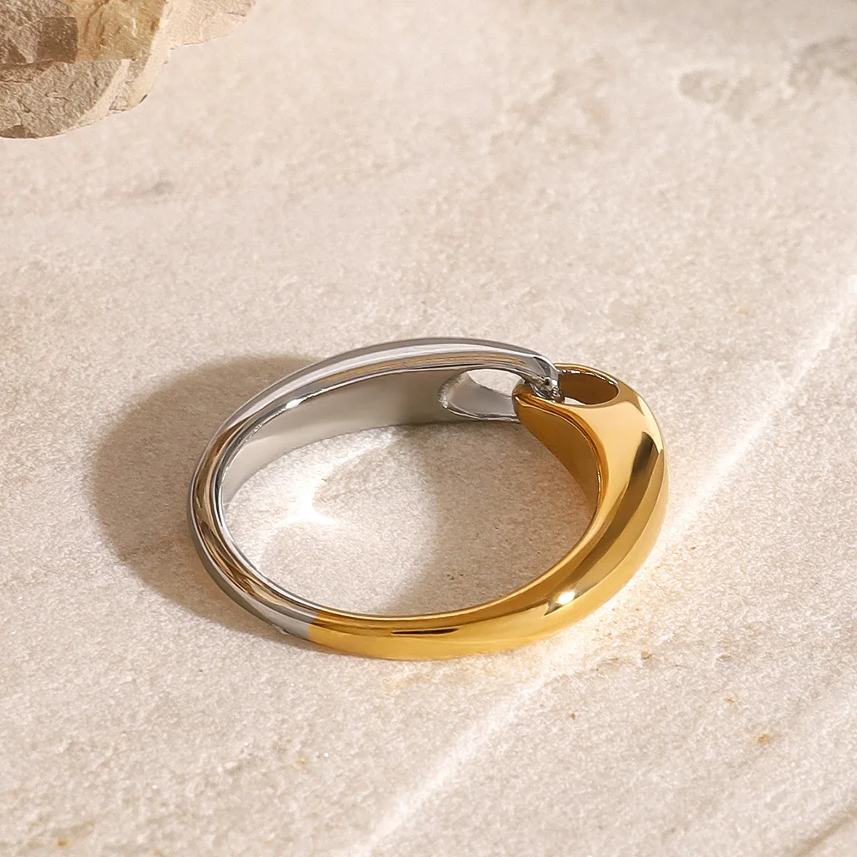 Elegant Two Tone Buckle Link Ring - Image 5