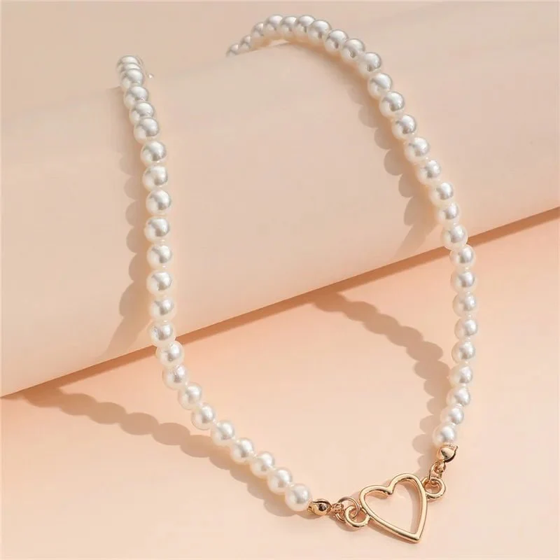 Heart Outline Pearl Choker Necklace - Image 4