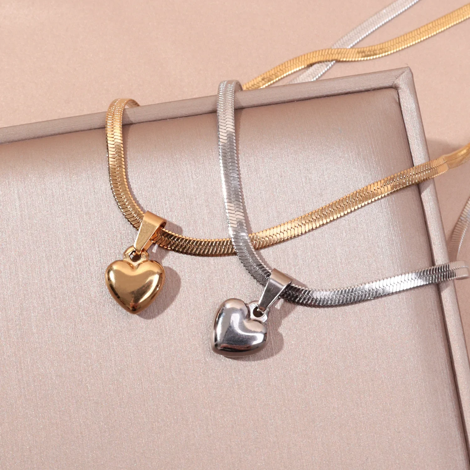 Herringbone Bubble Heart Necklace - Image 2