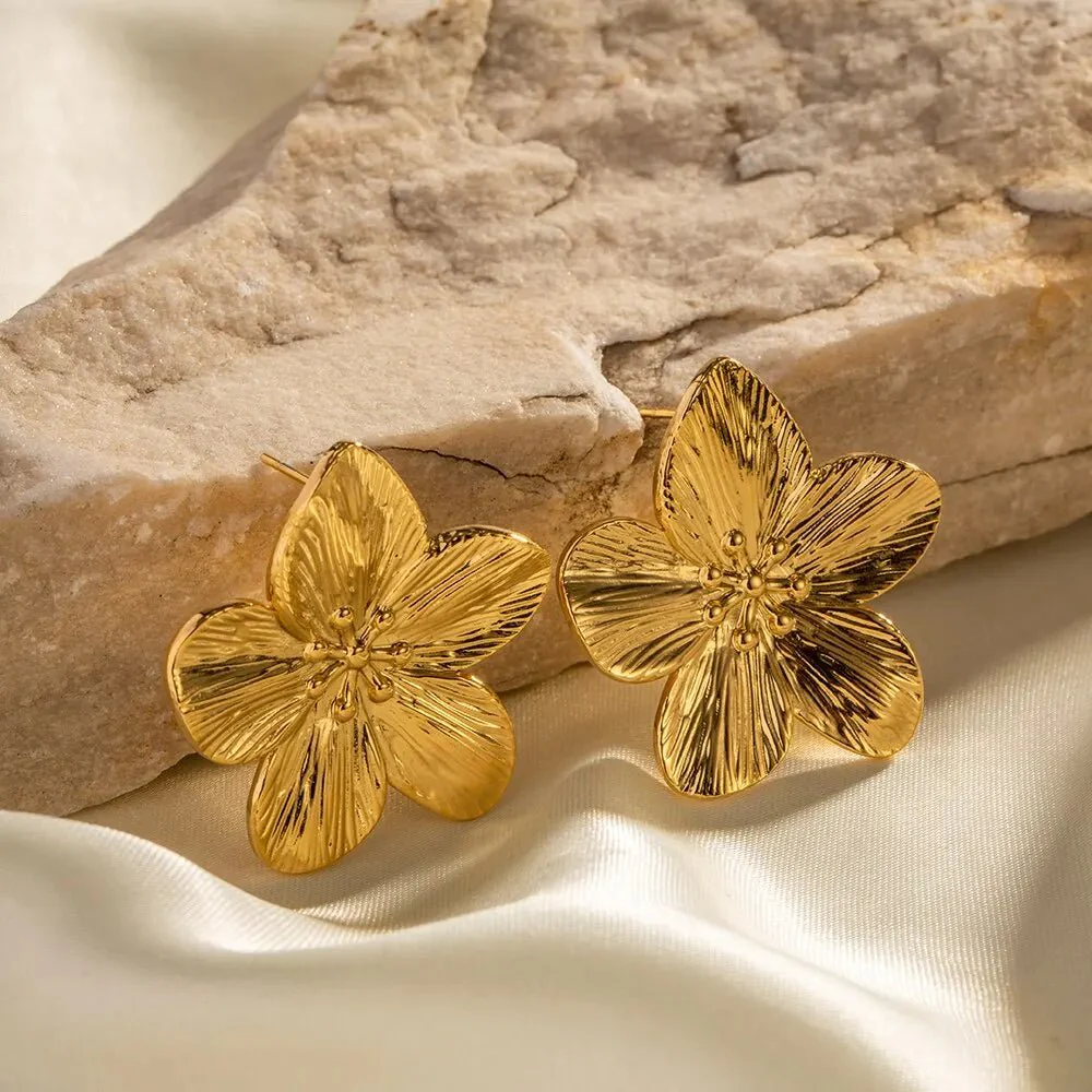 Hibiscus Floral Stud Earrings - Image 8