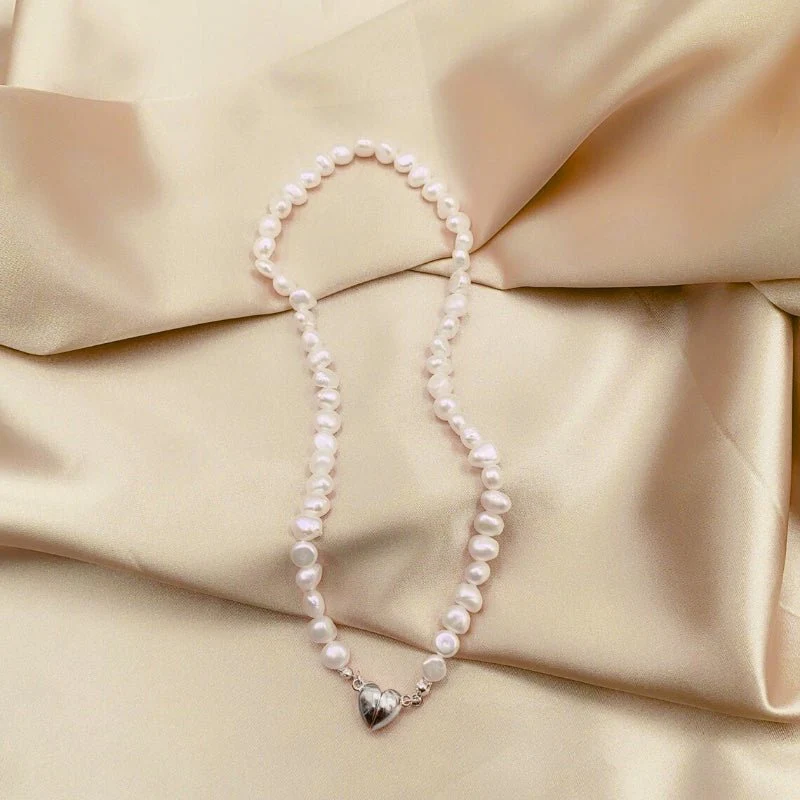 Magnetic Heart Pearl Choker Necklace and Bracelet - Image 8