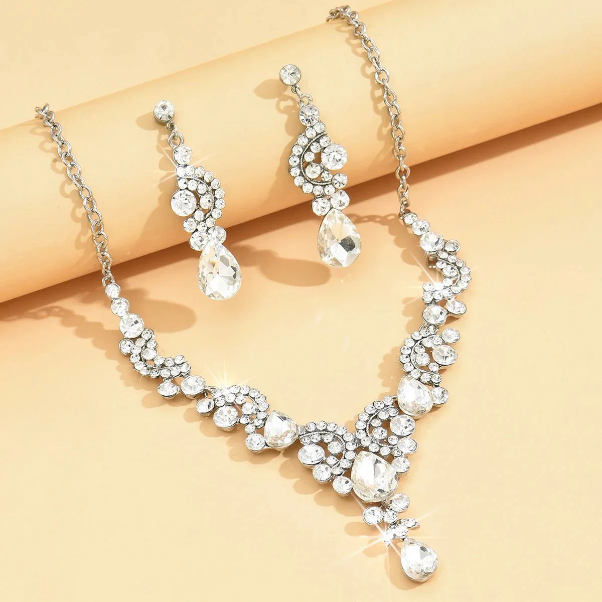 Rounded Diamond Glammer Necklace and Earrings Set - Image 3