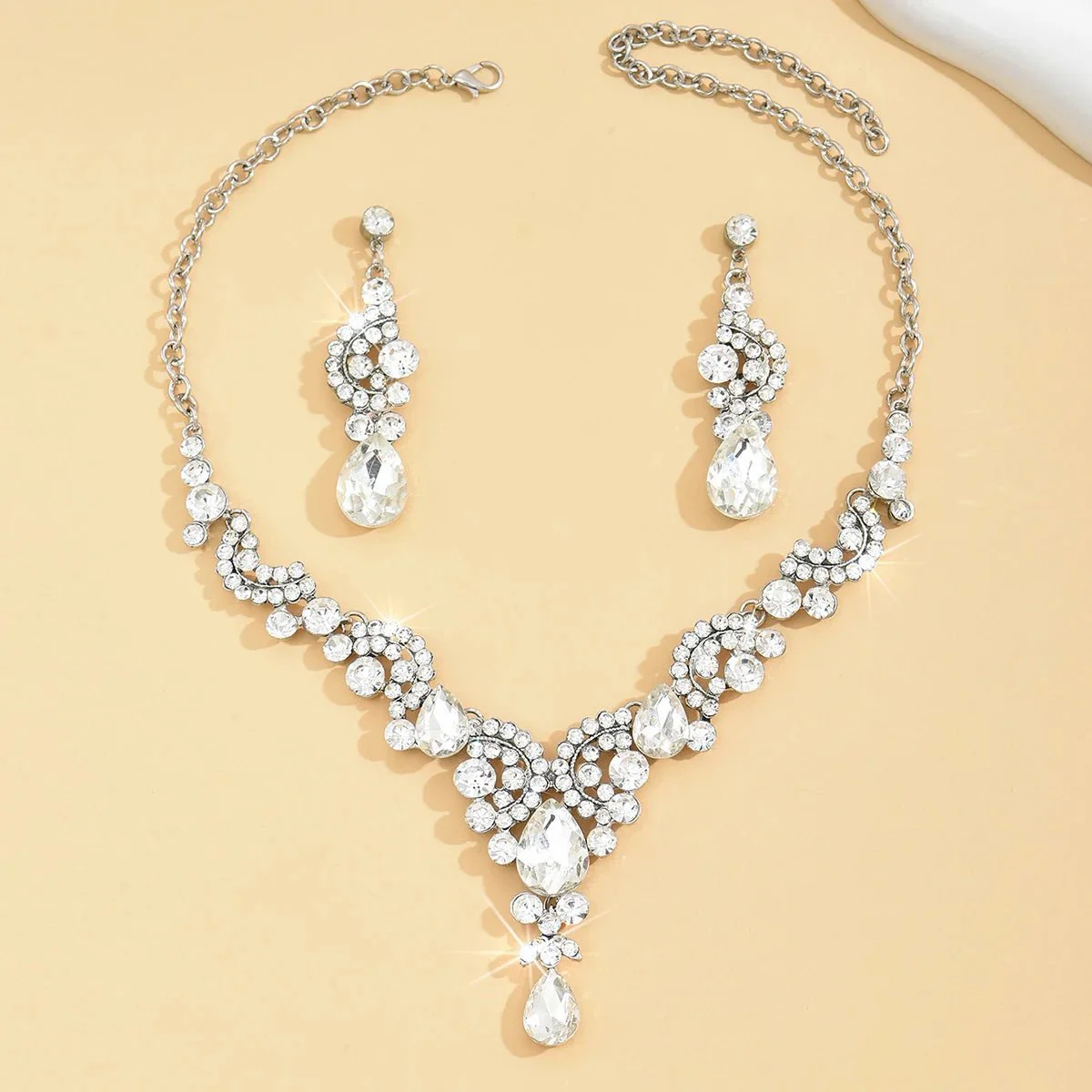 Rounded Diamond Glammer Necklace and Earrings Set - Image 5