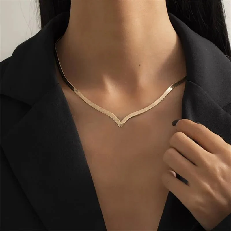 V Taper Herringbone Necklace - Image 3